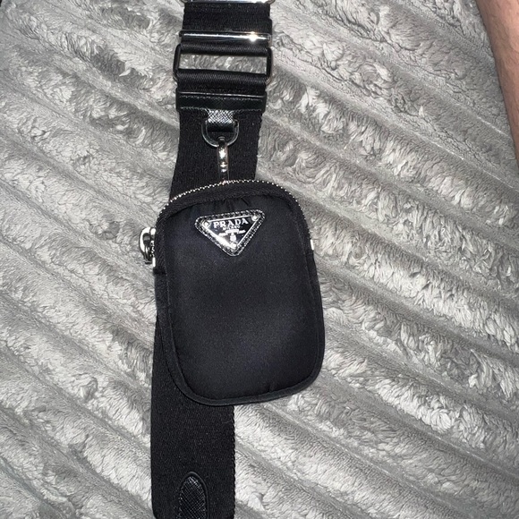 COPY - COPY - COPY - RELISTED!!! Nylon Prada crossbody bag lightly used - Picture 3 of 5